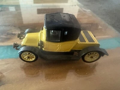 VINTAGE CORGI CLASSICS 1910 RENAULT • No. 9032 • Excellent Condition Yellow - Image 1 of 4