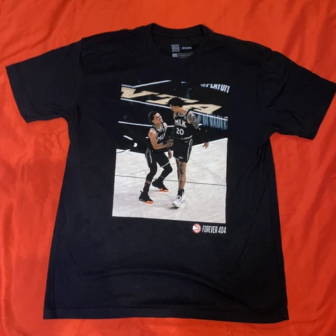 Item of the Game Trae Young Atlanta Hawks NBA  T-Shirt - Mens L (19in x 28in) Cover