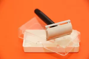 Vintage Razor Safety Manual Shaver Soviet USSR Collectible BOX ТОНУС-3 TONUS-3 - Picture 1 of 9