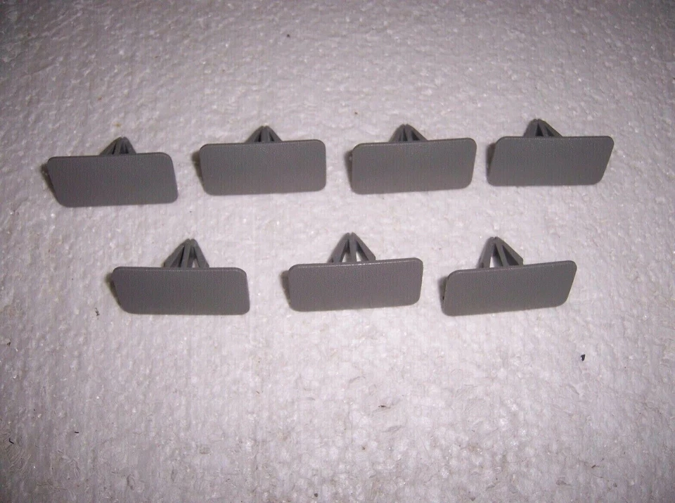 CLIPS MOLDEADO PANEL BASCULANTE 7 GRIS 2000 - 2005 IMPALA MONTE CARLO NUEVO BN2659 Foto 1 de 1