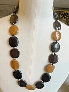 AFRICAN PORCELAIN BROWN AND WHITE NECKLACE 27 CM LENGTH - Picture 1 of 3