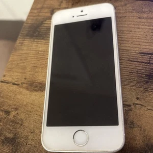 Apple iPhone SE - 32GB - White. For Parts Only - Picture 1 of 2