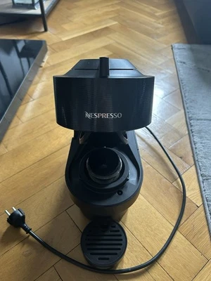 Nespresso Vertuo Pop Black - neuwertig mit zahlreichen Kapseln - Bild 1 von 3