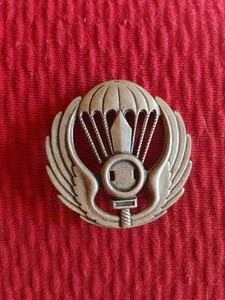 FREGIO MILITARE BASCO PARACATUDISTI Vintage Folgore Mai Usati - Foto 1 di 2