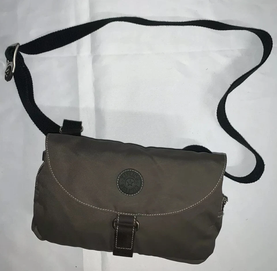 Bolso de Viaje Kipling Vintage Taupe Algodón Lona X Cuerpo Pequeño Interior Crema Usado en Excelente Condición Foto 1 de 4