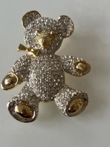 VINTAGE GOLD TONE & RHINESTONE CRYSTAL TEDDY BEAR BROOCH. 8.5 x 6 CM - Picture 1 of 6