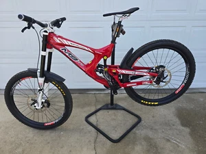 Intense M9 Downhill bike - Picture 1 of 12