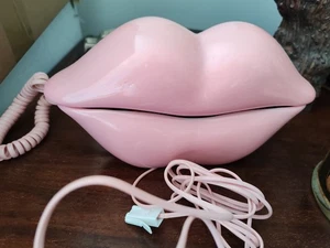 Pink Lips Plug in Telephone - Picture 1 of 4