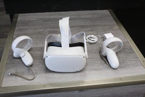 Oculus Quest 2 64 GB Advanced All-in-one VR Headset - Bianco con 2 controller - Foto 1 di 5