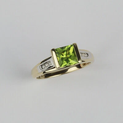 Pretty 10k Yellow Gold, Peridot, Diamond Women's Ring Size 7.25 - Image 1 of 3