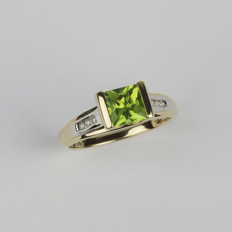 Pretty 10k Yellow Gold, Peridot, Diamond Women's Ring Size 7.25 - Image 1 of 3