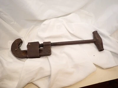 Vintage Barnes Tool Co. No. 1 Heavy Duty 3 wheel Pipe Cutter ~1.5" diameter max - Image 1 of 4