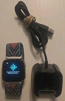 Умные часы Fitbit Versa Fitness - персиковые/розовое золото с зарядным устройством 100% протестированы - Изображение 1 из 2