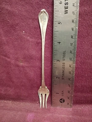 HORQUILLA OSTRA Sterling Towle Old Newbury 5 3/4" monograma P Foto 1 de 4