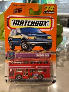 Autobús de Londres Matchbox #74/100 On Tour Series 15 2000 rojo con tarjeta Explorer OpenDashSp - Imagen 1 de 1