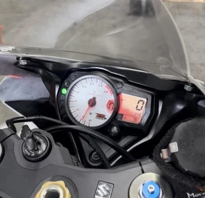 2006 2007 SUZUKI GSXR750 SPEEDOMETER TACHOMETER GAUGE CLUSTER TACHO *146 MILES* - Picture 1 of 15