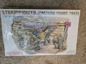 Dragon 1/35 Sturmpionier Eastern Front 1942 WWII German Infantry Model Kit  READ - Picture 1 of 5