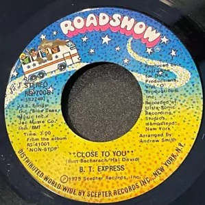 B.T. EXPRESS - CLOSE TO YOU - MINT NOS 45 - UNPLAYED - DISCO FUNK - Foto 1 di 2