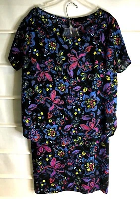 Blusa Attention Negra Azul Rosa Amarillo Estampado Floral SS y Falda a Juego Mediana Foto 1 de 4