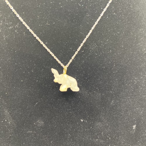 OFF WHITE collana ciondolo elefante intagliato pietra naturale bianco sporco beige argento