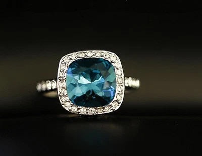 Anillo de compromiso de boda de zafiro simulado de cristal azul GF de oro blanco de 18 quilates para mujer Foto 1 de 4