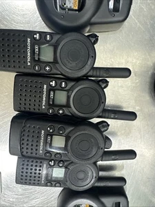 Motorola CLS1110 UHF Business 2-Way Radios Walkie Talkie 4 pack - Zdjęcie 1 z 2