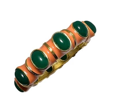 Brazalete con bisagras Kenneth Jay Lane, dorado, coral y jade Foto 1 de 4