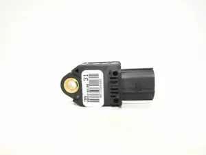 Toyota Avensis T27 89831-02100 AIRBAG CRASH SENSOR Impact triger 2012 - Picture 1 of 4