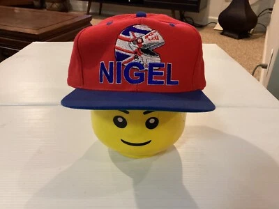De Colección Nigel Mansell Speedway CASCO ROJO con DELETRECHO SnapBack Fórmula 1 Sombrero - Genial Foto 1 de 4