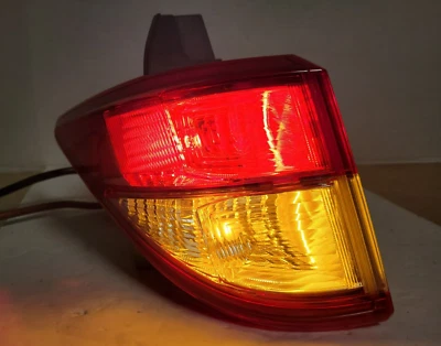 Luz trasera exterior para conductor izquierdo Nissan Quest 2011-2017 lámpara OEM PROBADO Foto 1 de 4