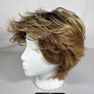 Toni Brattin Attitude rotblond Pixie Cut Übergröße HF mittellange Perücke neu mit Etikett - Bild 1 von 12