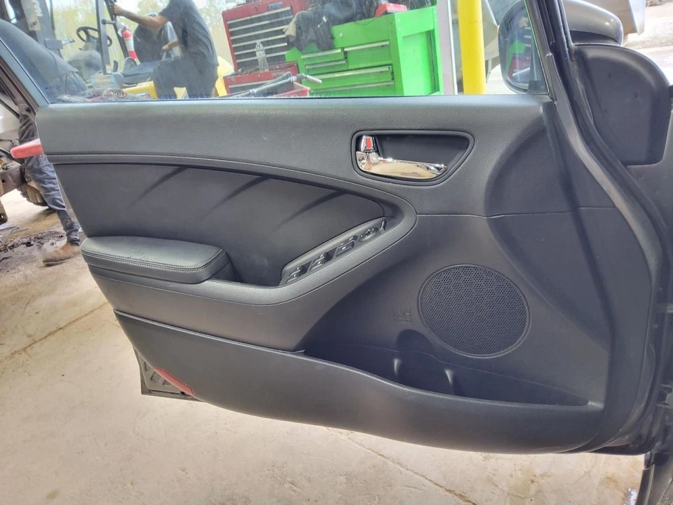 FORTE     2014 Front Door Trim Panel 515951 - Imagem 1 de 1