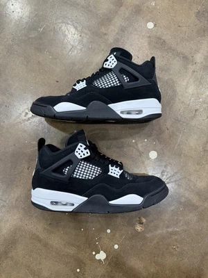 Size 8 PRE OWNED Air Jordan 4 Retro ‘White Thunder’ (FQ8138-001) SHIPS FAST - Image 1 of 4