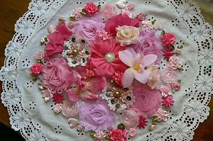 PINKS & FUCHSIA Over 50 Flower Mix - All FABRIC Flowers 1 to 8cm Across WFMC - Imagen 1 de 4