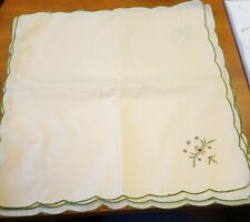 8 Vintage Cloth Floral Embroidered Luncheon Dinner Napkins