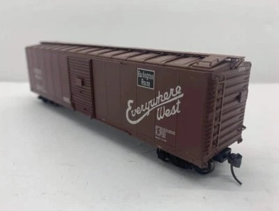 HO Scale Life-Like Proto 2000 50' Single Door Box Car Train CB&Q #21034. - Image 1 of 4