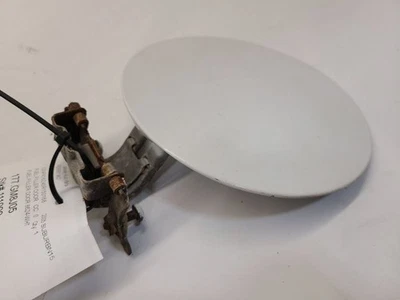 05 2005 CHEVROLET SUBURBAN Fuel Filler Door White - Image 1 of 4