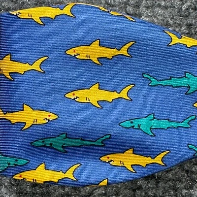 Alynn 领结男式蓝色鲨鱼印花丝绸可调节美国制造全新 — 第 1/4 张图片