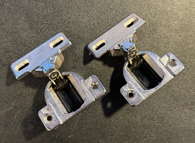 2x Dobradiças de Gabinete Blum Compactas 110° com Placa de Montagem 1-1/4" | 30.310-11.02 - Imagem 1 de 4