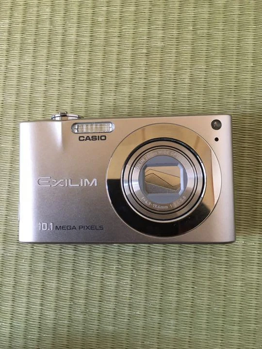 CASIO Digital Camera EXILIM ZOOM EX-Z100 GD 10.1MP Optical 4x Wide 28mm Gold - Image 1 of 1