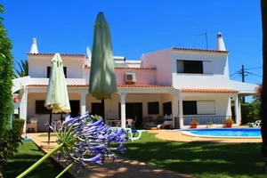 Villa Algarve Portugalia śpi 11 prywatnych wakacji przy basenie 7 nocy w kwietniu 2025 - Zdjęcie 1 z 24