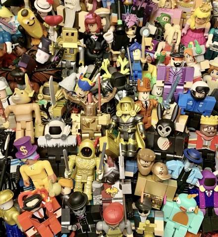 Roblox Toys For Girls and Boys New Action Figures Lot Of 20 With Accessories Cover