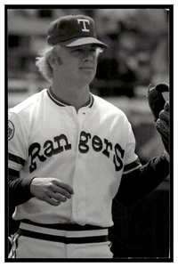 Buddy Bell (1982) Texas Rangers Vintage Baseball Postcard PCTX - Picture 1 of 2