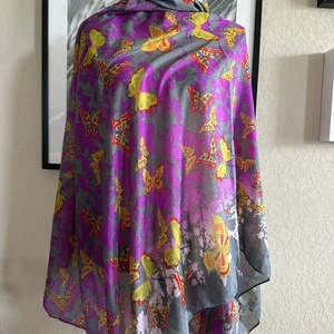 NEU Rikka Oversize Schal Halstuch Damen Blumen Schmetterling lila 73 x 44 - Bild 1 von 5