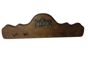 Vintage Royal London Wooden Carved 4 Key Rack 'Excalibur' 1968 Decor - Picture 1 of 5