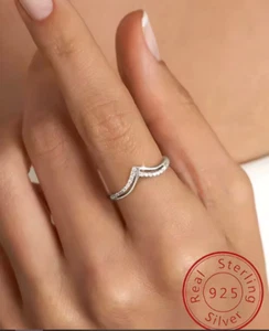 Real 925 Sterling Silver Ring Wishbone Chevron Sparkly Zircon Dainty Minimalist - Picture 1 of 7