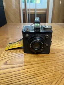 EASTMAN KODAK COMPANY BROWNIE FLASH SIX-20 CAMERA UNTESTED - Picture 1 of 8