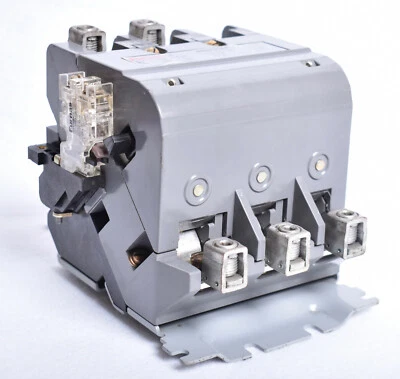 Contactor Siemens-Furnas 3 polos 90 amperios 240-480VAC bobina clasificación Nema 40HP32AC Foto 1 de 4