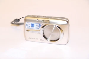 OLYMPUS µ mju Digital 600 All Weather Camera 6.0MP 2.5" LCD 3x Optical Zoom Lens - Picture 1 of 12