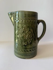 Vintage McCoy Pottery Green Glazed Wood Grain Grape & Leaf 64 oz. Pitcher - Picture 1 of 11